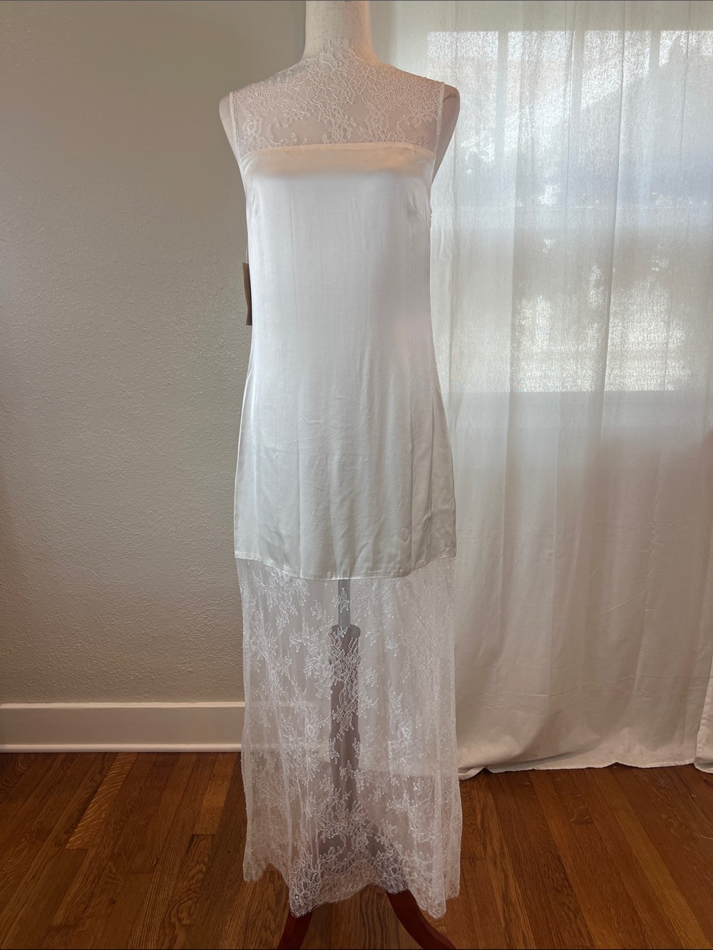 Few Moda x Little White Looks Kylie Lace Slip Dress in Ivory. Size 6. NWT
